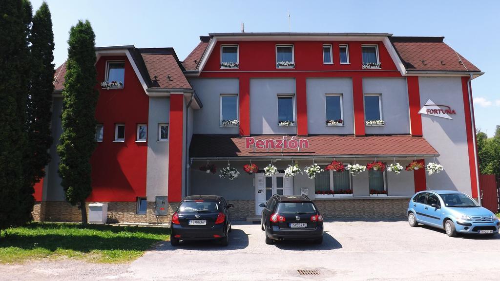 Guest House Penzion Fortuna Tvrdosin Extérieur photo