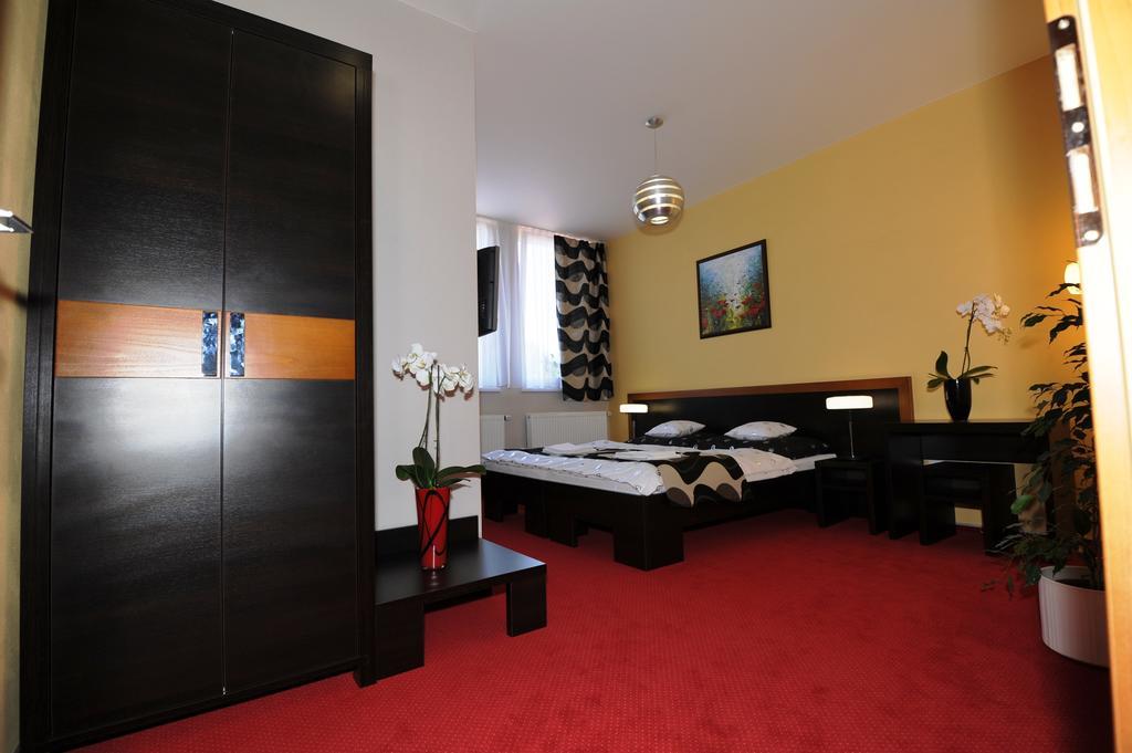 Guest House Penzion Fortuna Tvrdosin Extérieur photo